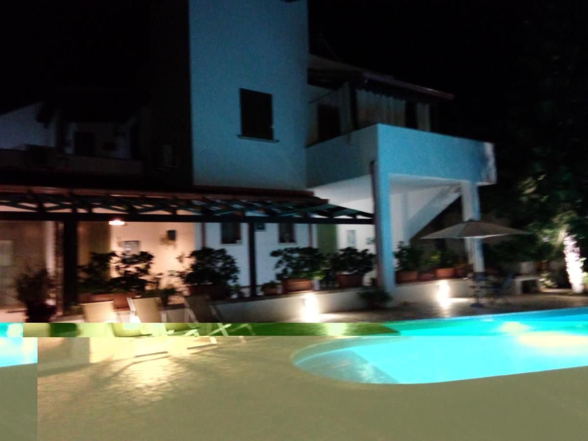 Casa Vacanza Augusto Uggiano La Chiesa Exterior foto