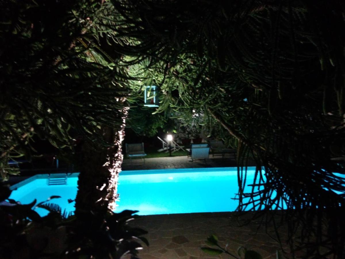Casa Vacanza Augusto Uggiano La Chiesa Exterior foto